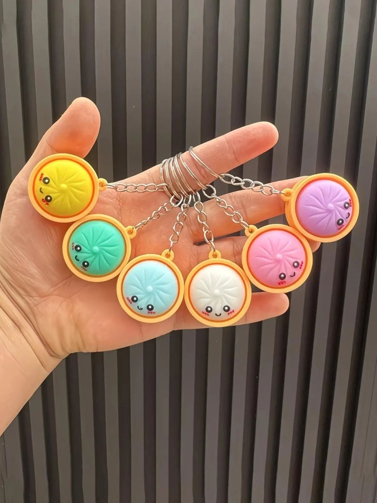 Porte-clés « Mystery Bun » de dumdumsquishys – 1/6 pièces, jouet souple mignon au hasard